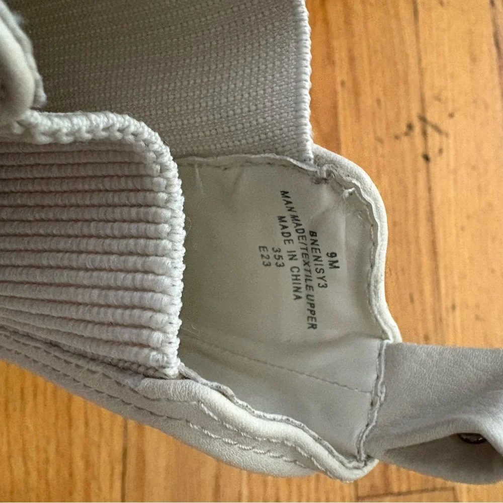 Bandolino White Chelsea Boots Size 9 - Picture 3 of 6